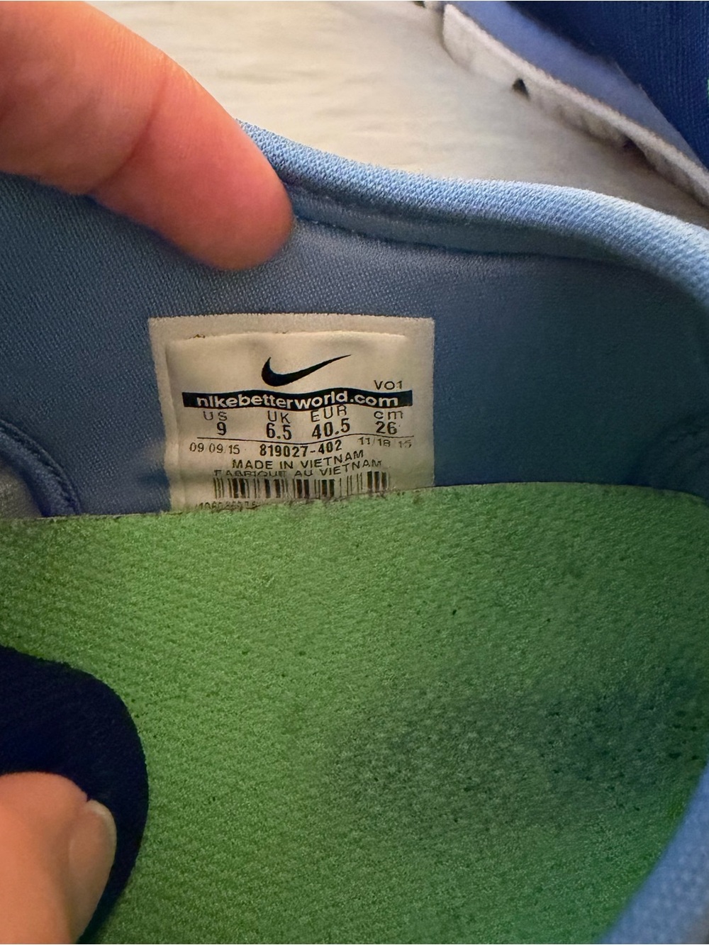 Nike Women's Blue Athletic Running Shoes with Green Accent Swoosh - Picture 6 of 6